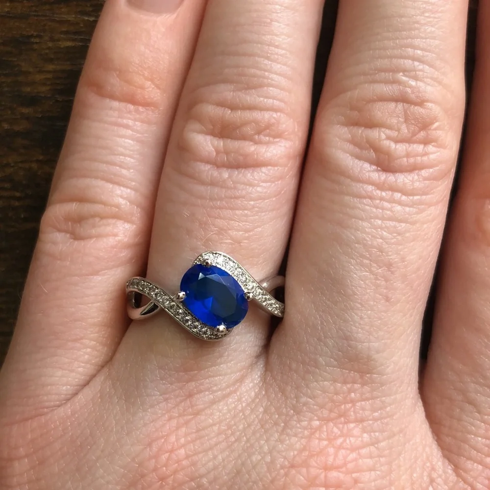 BOGO NWT Costume jewelry ring with blue rhinestone, size 7 - Picture 2 of 5